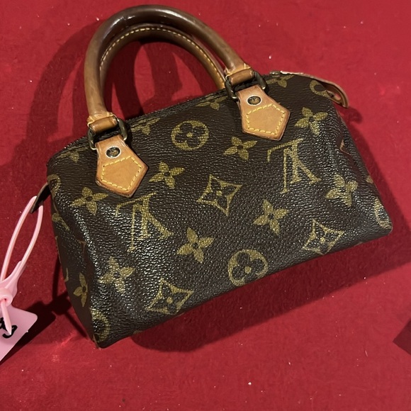 Louis Vuitton Monogram Nano Speedy. - Picture 4 of 8